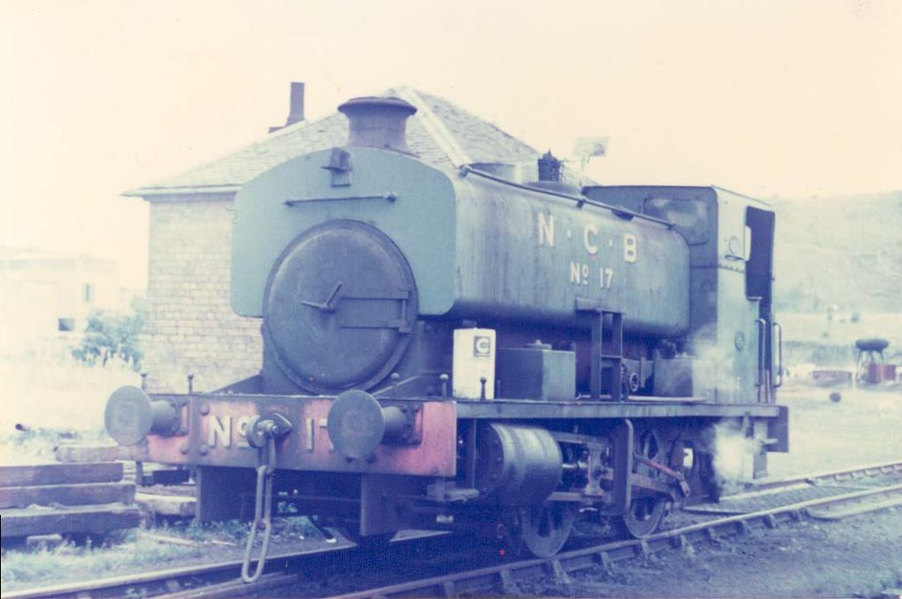 0-4-0ST National Coal Board Area 3 No.17 locomotive picture
