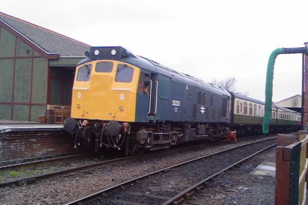 Type 2 Class 25 BoBo locomotive, British Railways No.D7585 (25235)